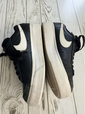 Nike Women’s Blazer Low Platform Size 6 Black White Leather Sneakers thumbnail 5