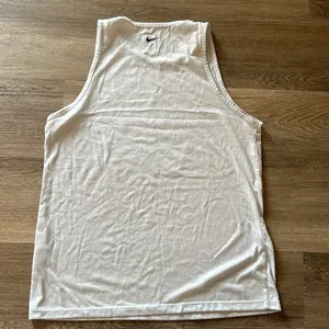 Nike tank thumbnail 2