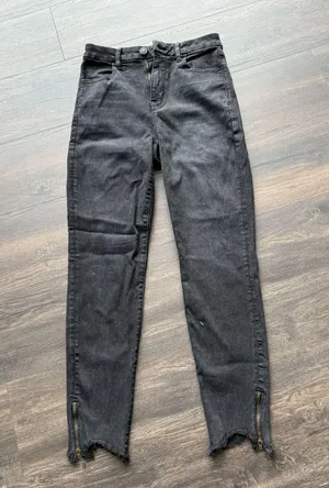 American Eagle Jeans - Women’s thumbnail 1