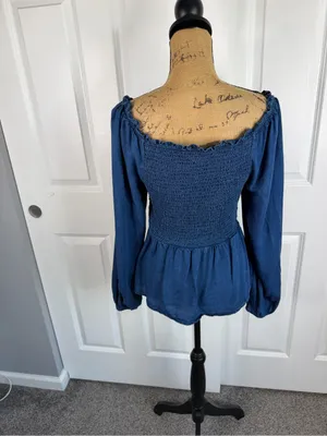 Old Navy Blue Smocked Peplum Top Size M NWOT 100% Lyocell Long Sleeve thumbnail 4