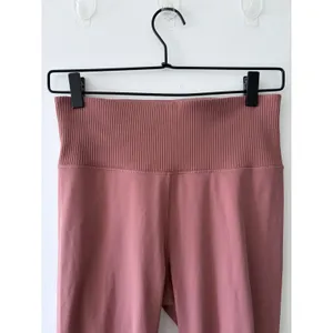 VUORI Rib Studio Marsala Pink High Rise 7/8 Leggings Womens Medium thumbnail 6