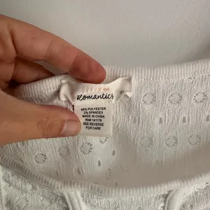 🛎️ Clearance Urban Outfitters White Puff Top Size-L thumbnail 3