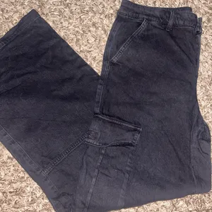 Black American Eagle Cargo Jeans thumbnail 2