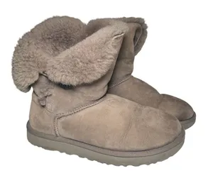 UGG Bailey Button Women's Boots Size Boots thumbnail 1