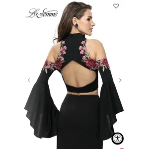 La Femme Black Floral Appliqué Cropped Bell Sleeve Cold Shoulder‎ Top Size 00 thumbnail 2
