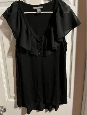 Kate and Mallory Ruffled Black‎ Top Women’s Size XL Whimsy Goth Flutter Sleeve thumbnail 1