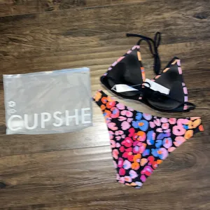 Cupshe NWT Multi-Colored Leopard Halter Neck Bikini Set thumbnail 4