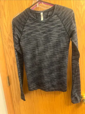 Athleta Black Heathered Long-Sleeve Performance Tee thumbnail 3