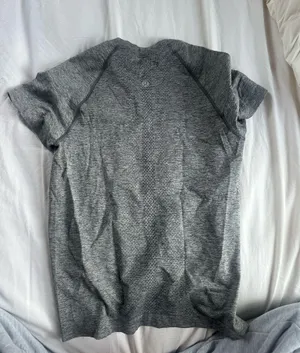 Lululemon Workout Top Grey Short Sleeve thumbnail 2