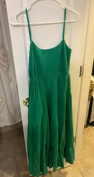 Green Dress Size M thumbnail 1