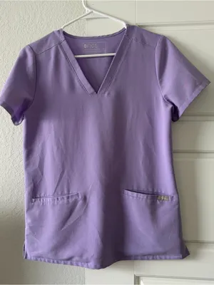 FIGS Casma 3-pocket Scrub Top, XS, Lavender thumbnail 1