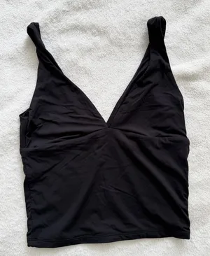 Women’s Black V thumbnail 1