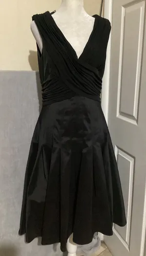 Tadashi Shoji Black Ruched V Neck Sheath Dress Size 12 thumbnail 1