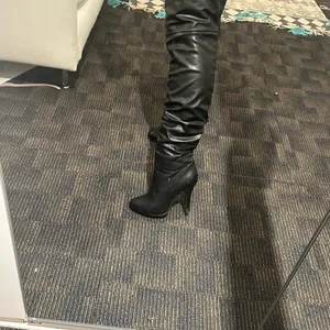 Black thigh high boots with small stiletto heel thumbnail 4
