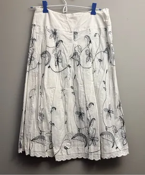 JUNO Vintage Look Embroidered White Midi Skirt Sz M thumbnail 1