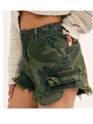 Free People Commando Cutoff High-Waist Camo Cargo Shorts - Green size 8 thumbnail 3