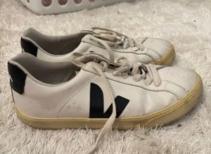 VEJA sneaker thumbnail 1