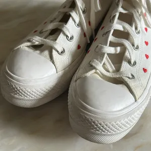 Converse Chuck Taylor High-Top All Star Lift Platform Sneakers W/Hearts Size 9.5 thumbnail 14