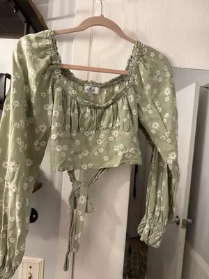 Hollister Light Green Floral Tie-Front Puff Sleeve Crop Top thumbnail 1