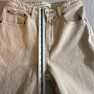 Abercrombie & Fitch Curve Love Grunge Workwear Style Bleach & Grease Stain Jeans thumbnail 10