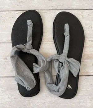 Women’s Size 9 Black Gray Strappy Sandals Sanuk Brand Brand NEW thumbnail 1