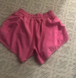 Lululemon Hotty Hot 2.5" Shorts thumbnail 1