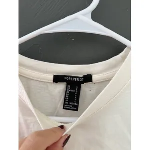 Forever 21 Y2k Womens Cherry Bow Graphic Cropped Baby Tee Cream Small thumbnail 4