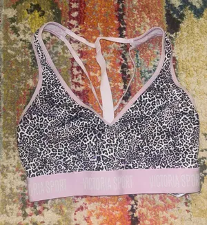 Victoria’s Secret sports bra thumbnail 1