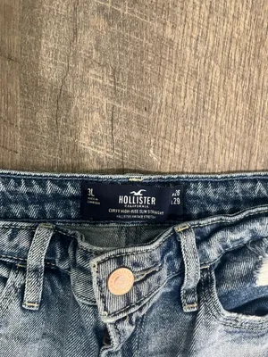 Hollister Mom Jeans High-Rise thumbnail 2