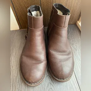 UGG Leather Ankle Boots Brown Side Zip Shearling Lined Comfort Size‎ 8 thumbnail 2