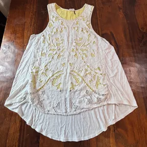 Akemi + Kin Anthropologie White Lace Yellow Lined High-Low Tank Top Large thumbnail 1