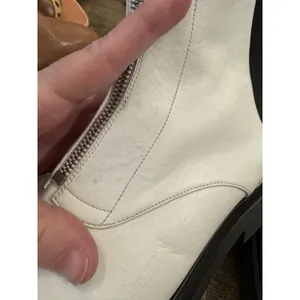 STUART WEITZMAN LODGE ZIP BOOTIE WHITE ANKLE BOOTS FRONT ZIPPER SHOE Size 8 thumbnail 9