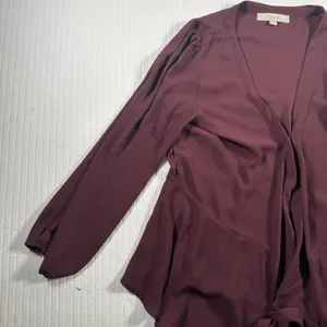 LOFT Womens Medium Burgundy Blouse Tie Front Long Sleeve Peplum Top thumbnail 2