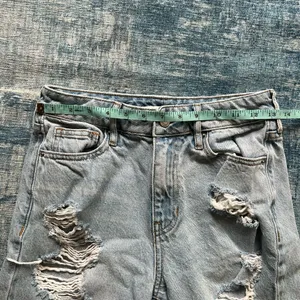 Pacsun Distressed Pale Wash Straight Leg High Rise Mom Jeans Size 25 thumbnail 6