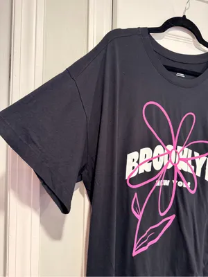 NWOT Anthropologie Size XL Oversized Graphic T-Shirt Black Brooklyn NY Floral thumbnail 3