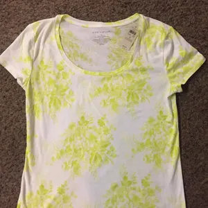 Ann Taylor Floral T-Shirt Womens S NEW thumbnail 3