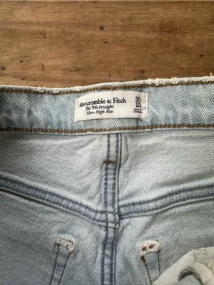 Abercrombie and Fitch The 90’s Straight Ultra High rise jeans 10L thumbnail 3