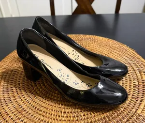 CL by Laundry Womens Black Patent‎ Block Heel Round Toe Pumps Size 6M Scuffed thumbnail 1
