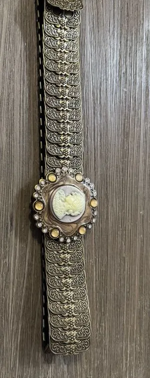 Vintage Cameo Stretch Belt in Antique Gold Tone thumbnail 1
