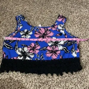 5/$30 🎈 Xhilaration medium floral‎ cropped tank top thumbnail 5