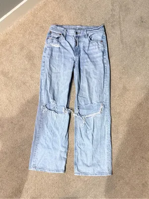 American Eagle Light Wash Distressed Stovepipe Jeans Size 2 Short thumbnail 2