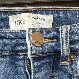 BKE Parker Skinny Jeans SIZE 28 Distressed Ankle Skinny High Rise Buckle Denim thumbnail 5