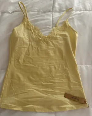 Amazon Yellow Lace Top  thumbnail 1