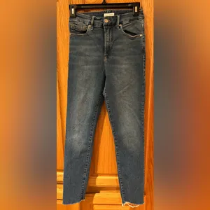 Good American Good Waist Crop Raw Edge Skinny Jeans in Blue331 Size‎ 2 = Size 26 thumbnail 5