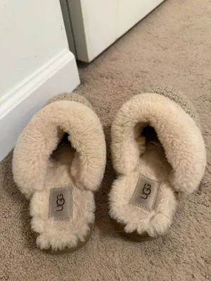 UGG Slippers thumbnail 2