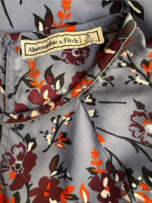 Abercrombie & Fitch Gray Floral Long-Sleeve Blouse with Red Accents thumbnail 2