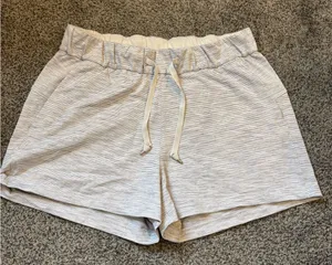 Lululemon On The Fly Short *2.5" thumbnail 1