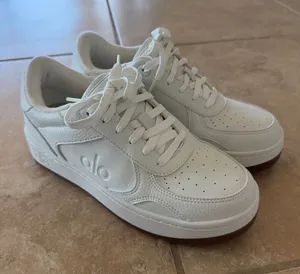 ALO Recovery Mode Sneaker Natural White Gum M5 W6.5 Vegan Leather Box thumbnail 1