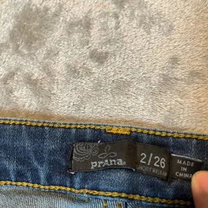 prAna London Sz 26 Short‎ Denim Blue Jeans Faded Antique Women's thumbnail 5