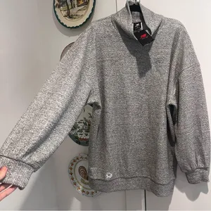 NEW New Balance Mock Neck Transform Pullover Sweatshirt thumbnail 3